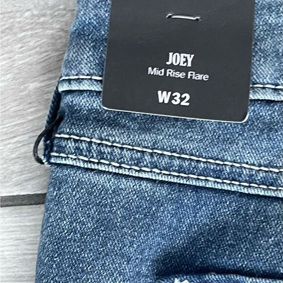 True Religion- Joey women’s Mid-Rise Medium Wash Flare Leg Jeans Sz:32 Color:Blu - Picture 7 of 11